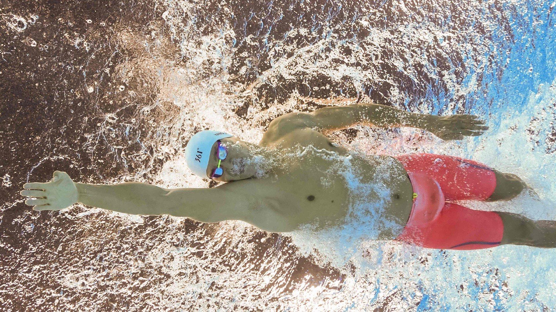 东亚杯国足锋线受挫 张玉宁失良机王钰栋伤退 0比2不敌日本遭遇开门黑